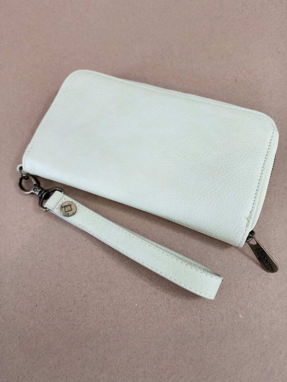 Thirty-One All About the Benjamins Wristlet Light Green Women's Wallet Card Slot